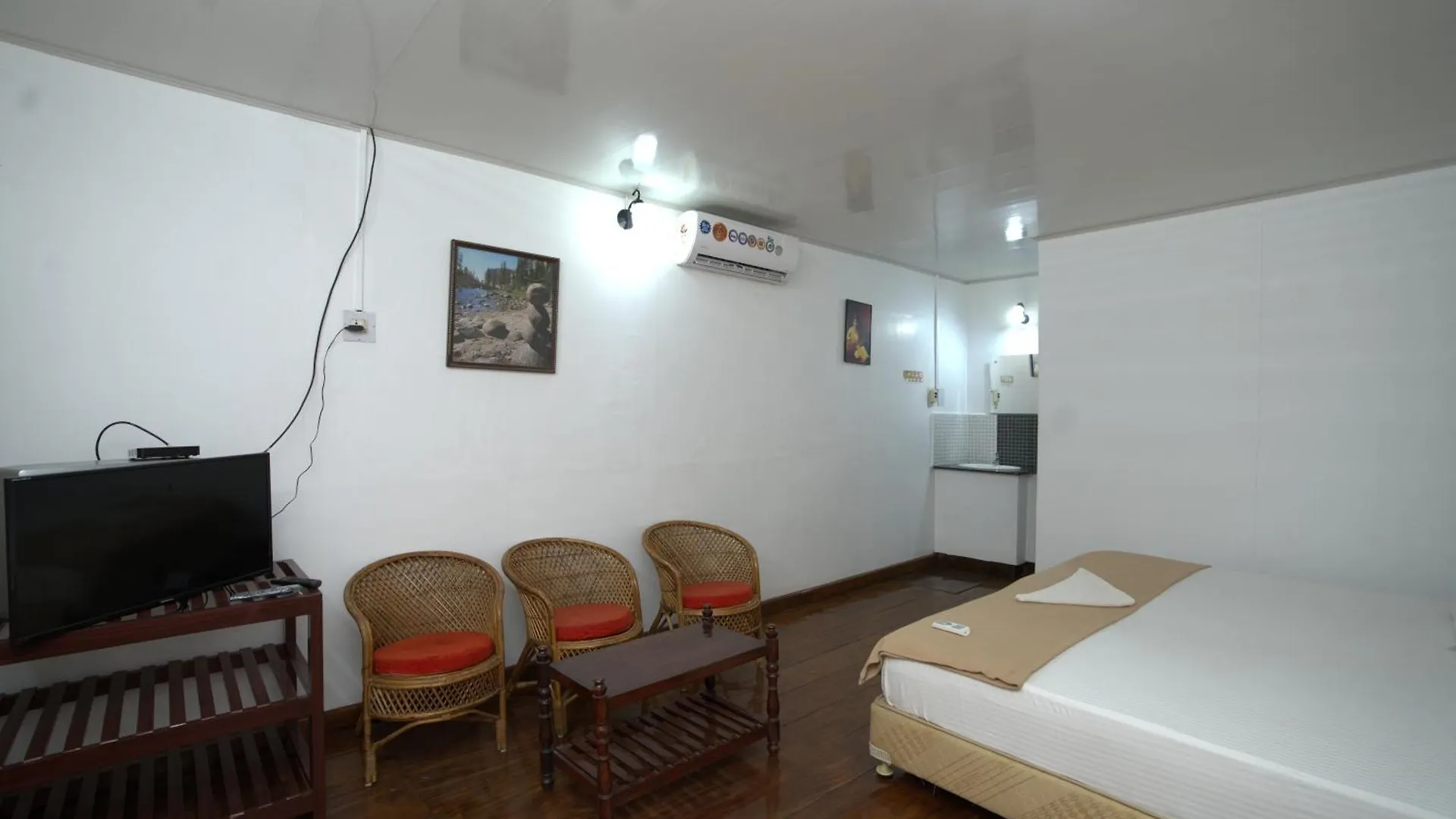 Hotel Garggi Backwater Retreat Kottayam